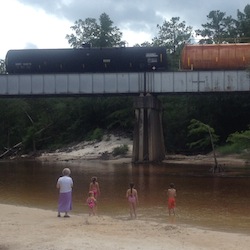 train escatapwa river